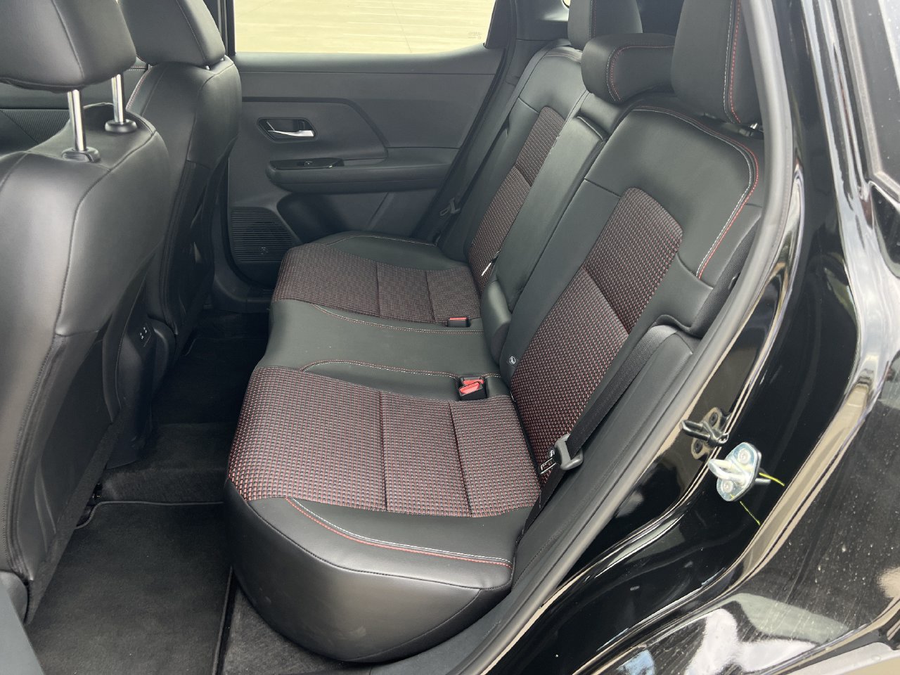 New 2026 Nissan Kicks SR w/ Cold Weather Package AWD/4WD image 14