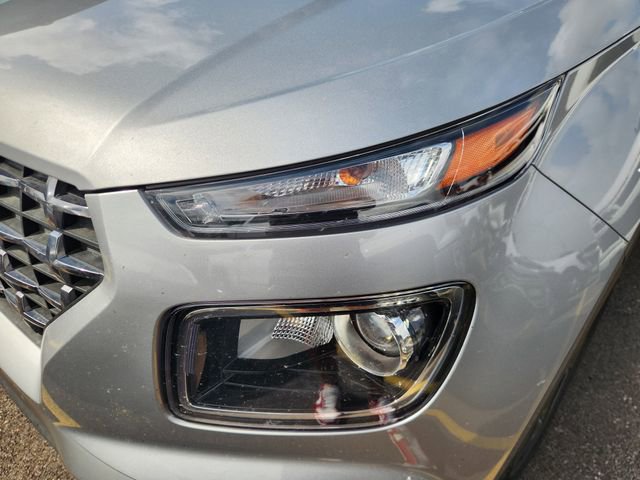 Used 2025 Hyundai Venue SEL image 7