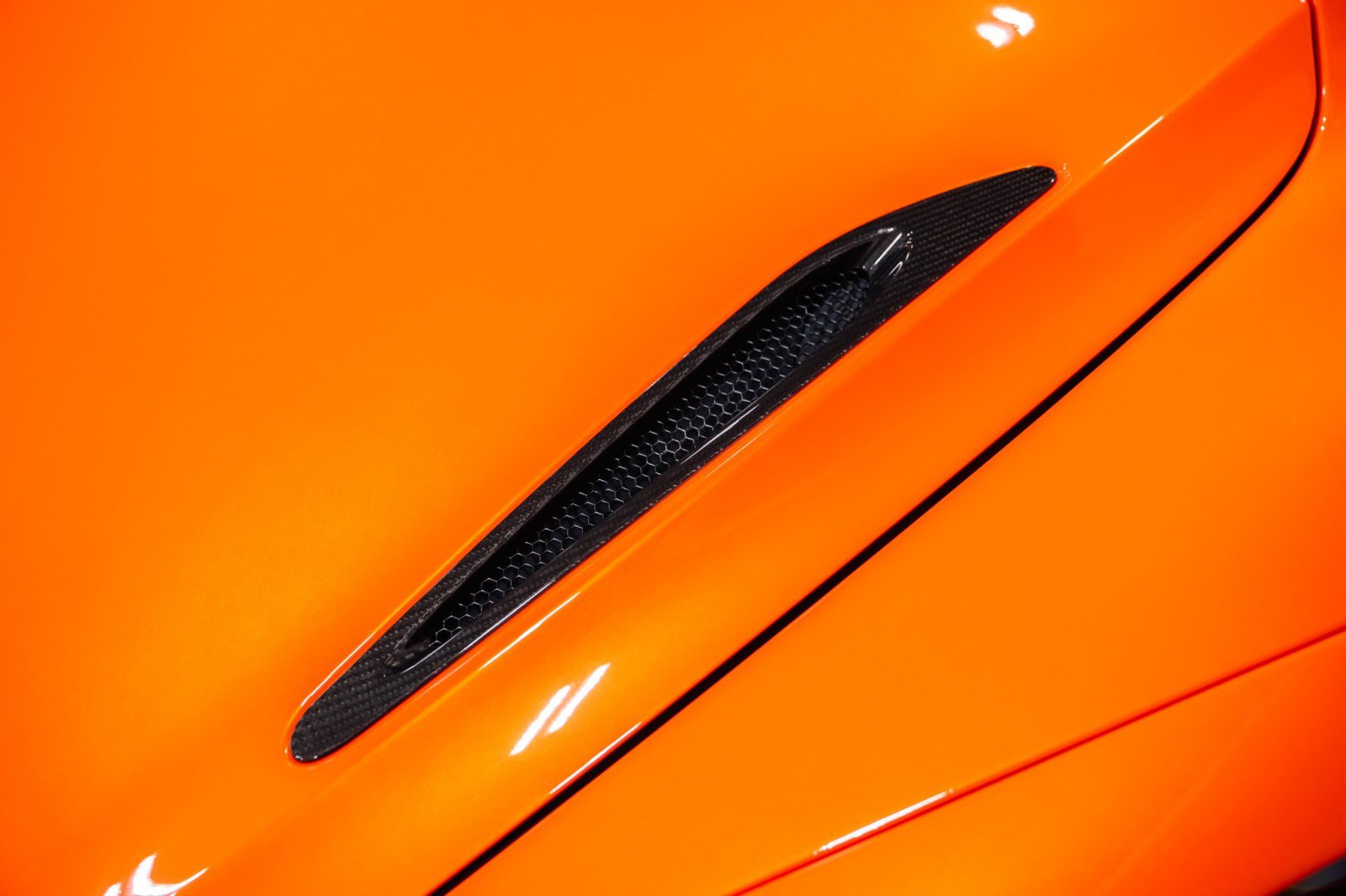 Used 2019 McLaren 720S Performance RWD image 28