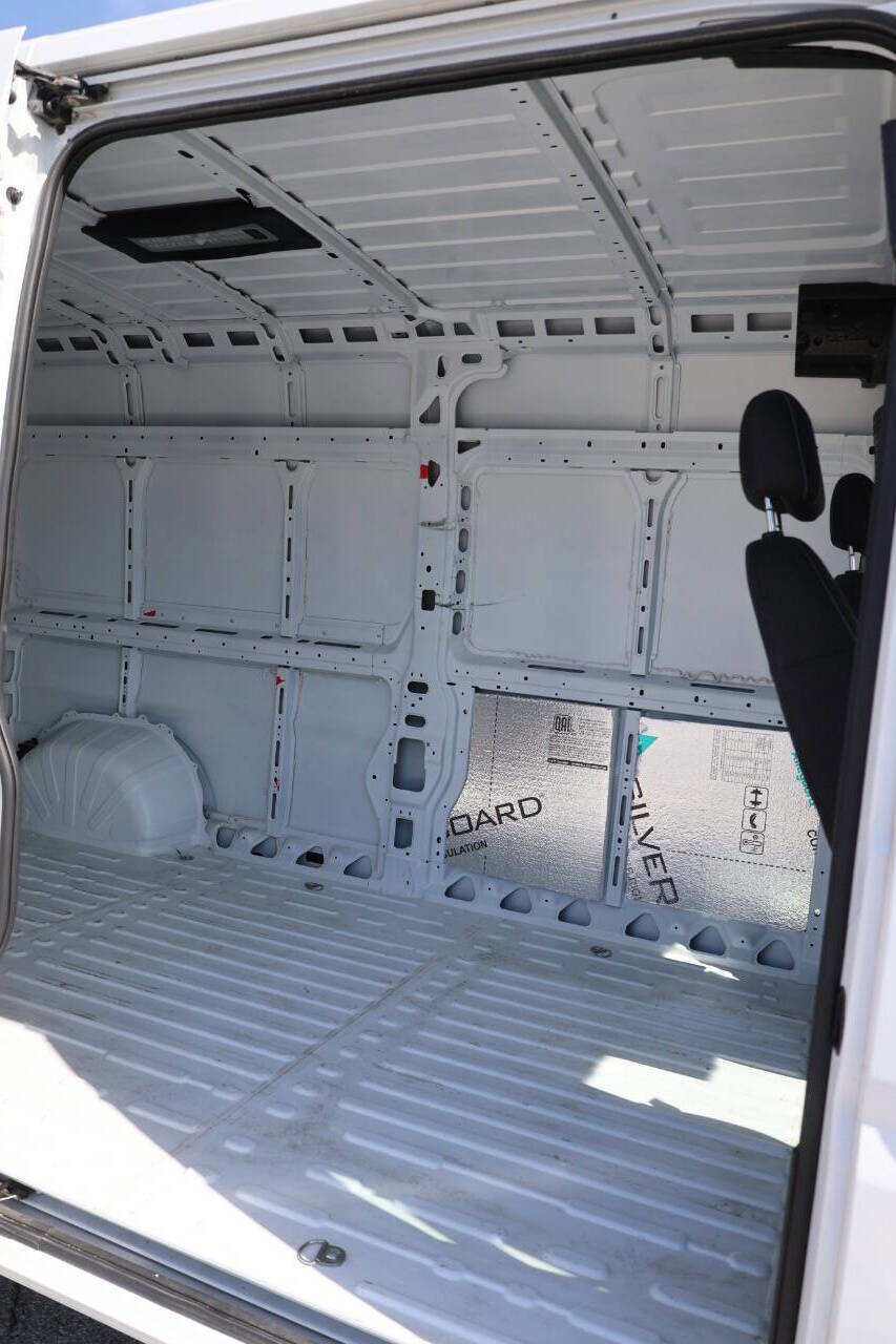 Used 2025 RAM ProMaster 2500 w/ Convenience Group FWD image 12