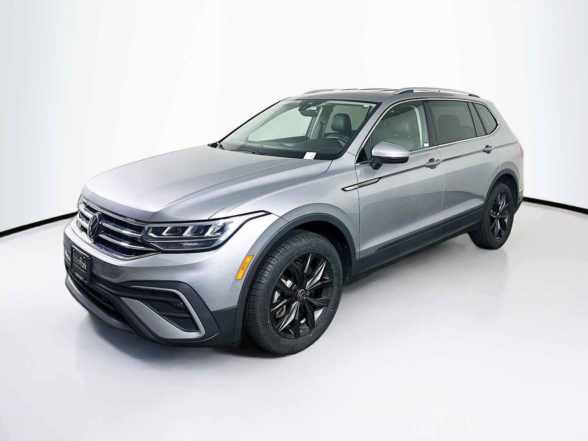 Used 2024 Volkswagen Tiguan SE image 3