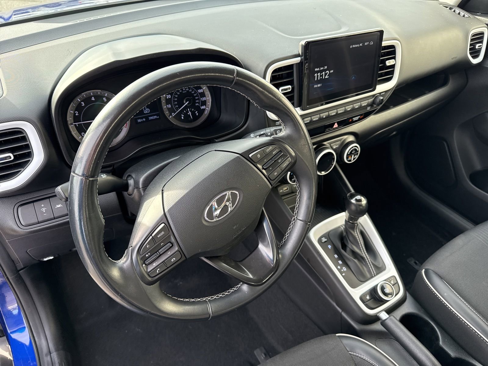 Used 2022 Hyundai Venue Limited w/ Cargo Package image 18