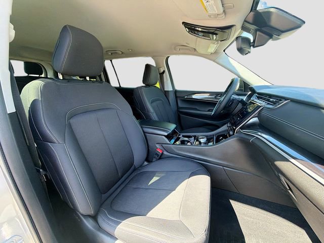 Used 2023 Jeep Grand Cherokee L Laredo image 14