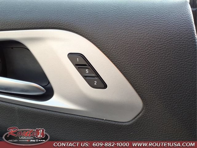 Used 2025 Chrysler Pacifica Limited FWD image 21