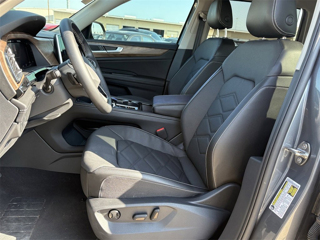 Used 2024 Volkswagen Atlas SE image 13