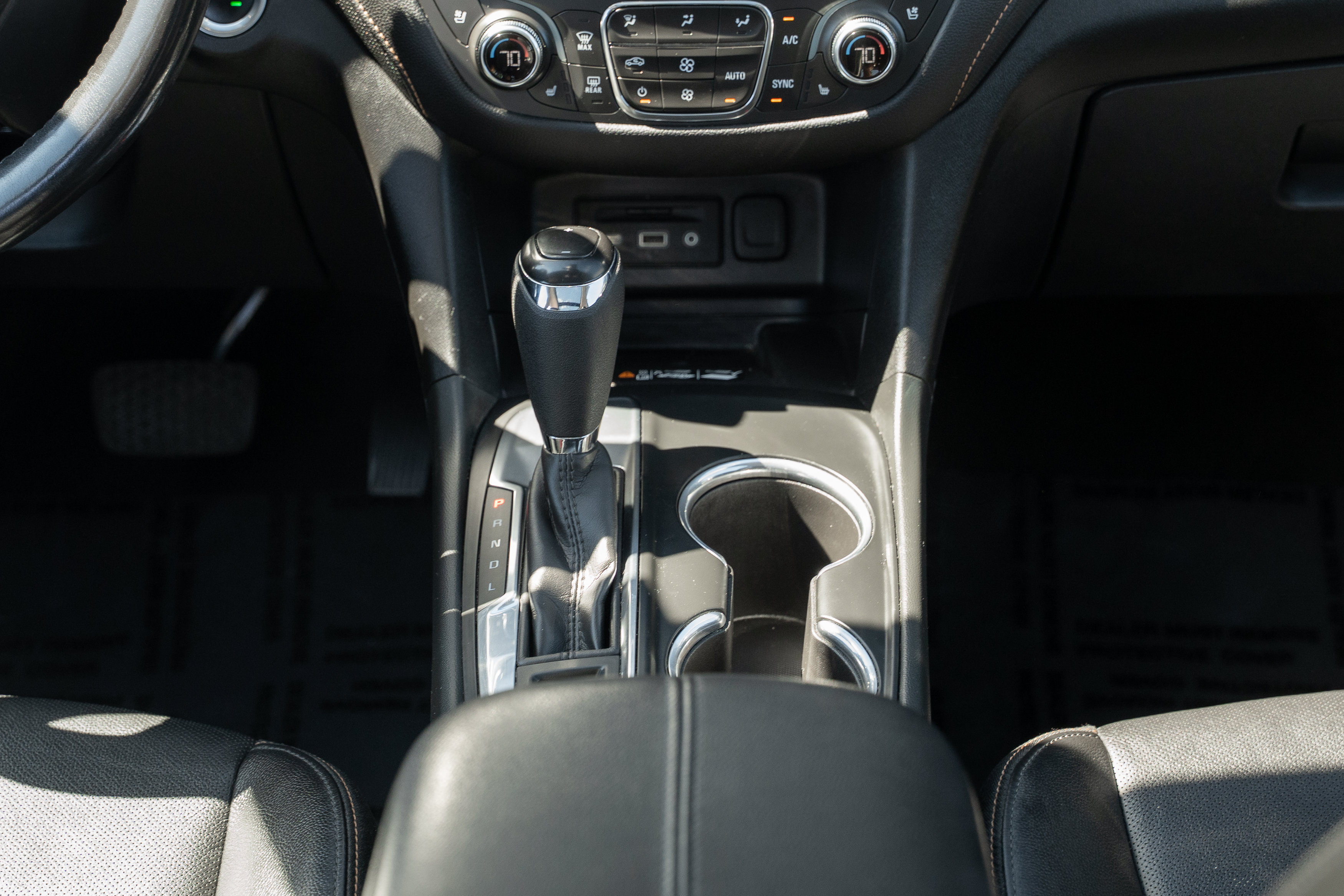 Used 2020 Chevrolet Equinox Premier FWD image 16