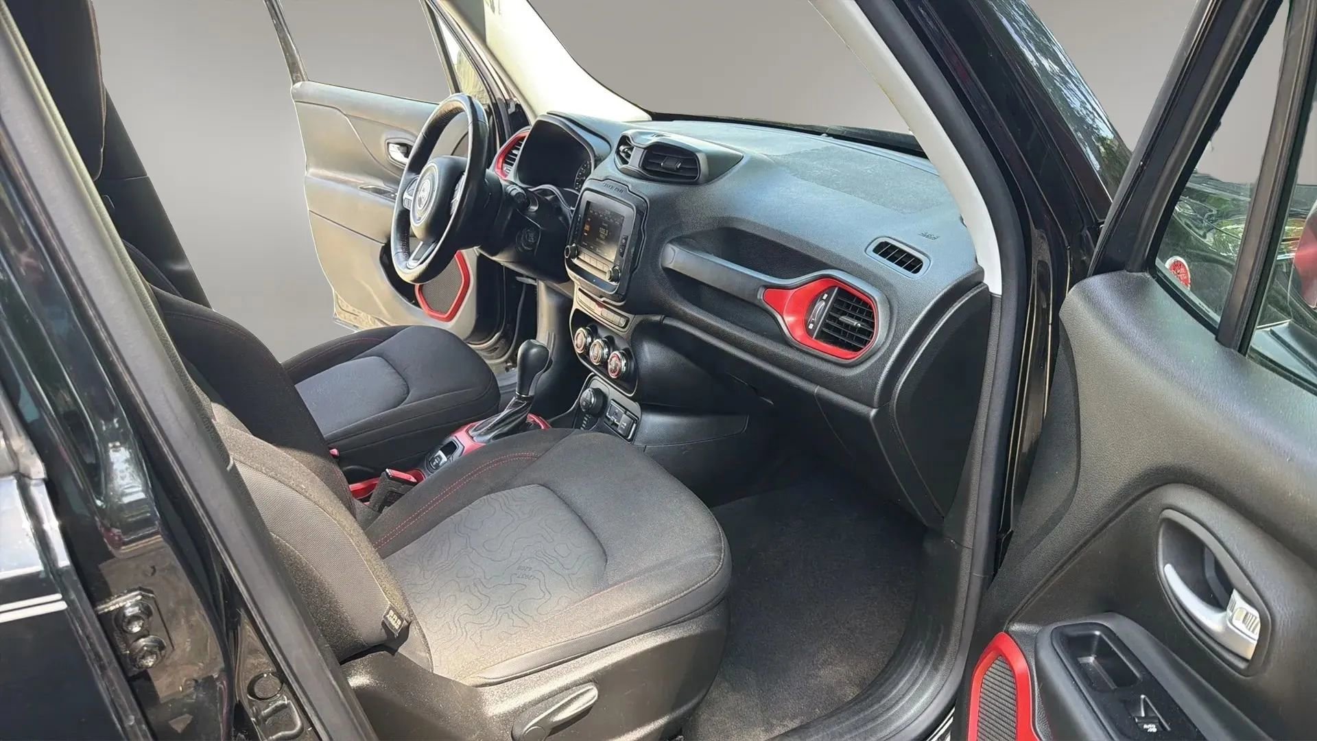 Used 2017 Jeep Renegade Trailhawk AWD/4WD image 32