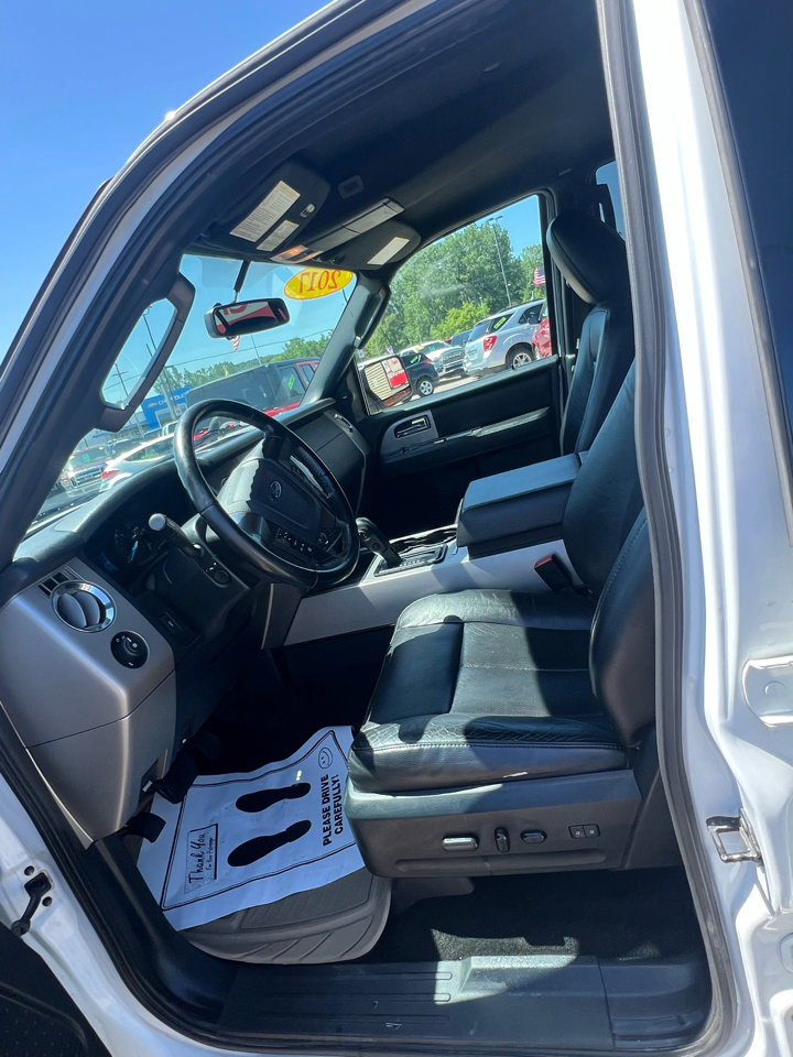 Used 2017 Ford Expedition XLT w/ Equipment Group 201A image 9