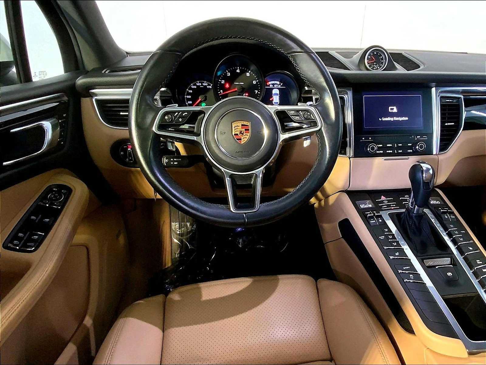 Certified 2018 Porsche Macan AWD/4WD image 13
