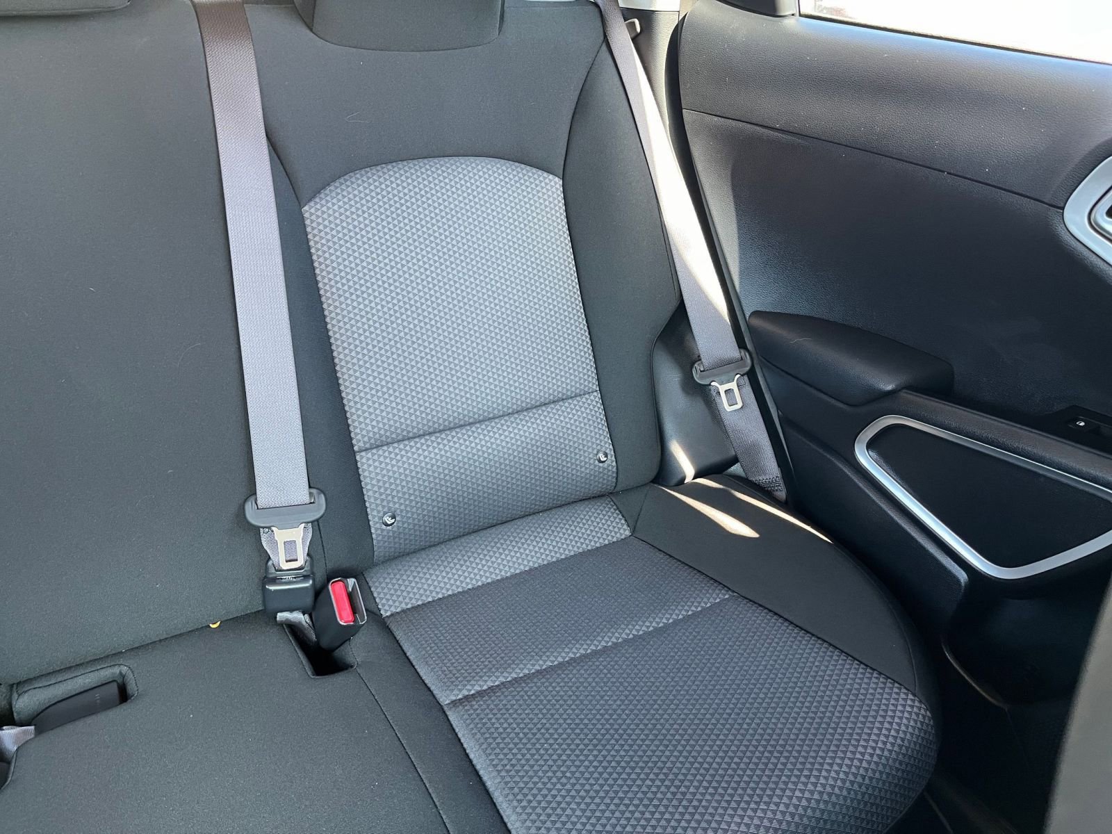 Used 2025 Kia Soul LX w/ LX Technology Package FWD image 34
