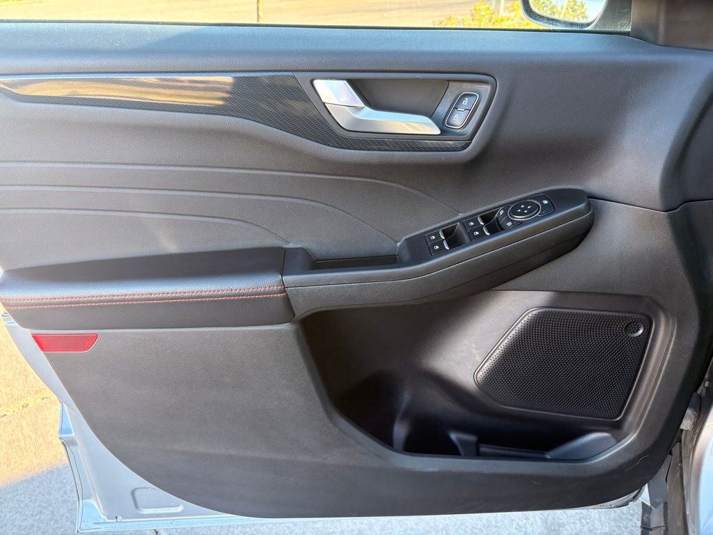 Used 2023 Ford Escape ST-Line AWD/4WD image 9