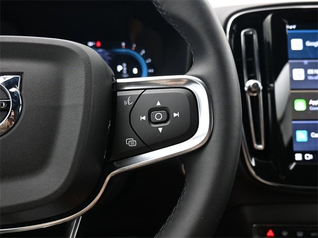 Used 2024 Volvo XC40 B5 Plus image 23