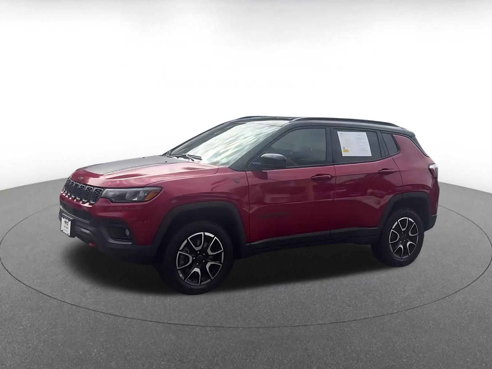 Used 2025 Jeep Compass Trailhawk AWD/4WD image 7