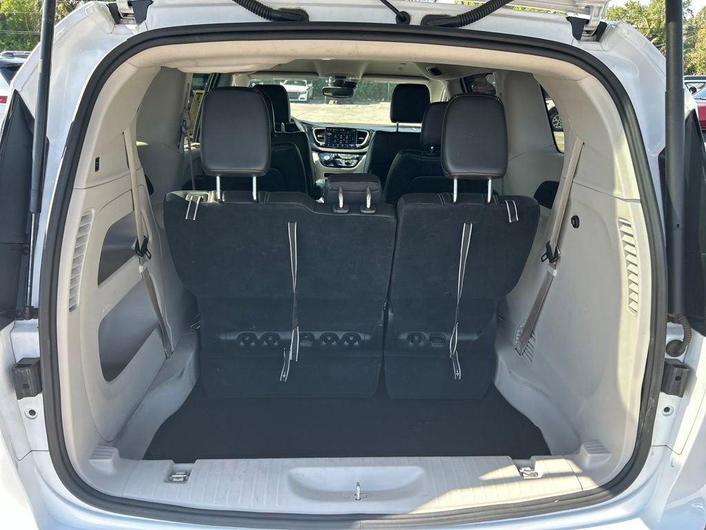 Used 2024 Chrysler Pacifica Touring-L FWD image 21
