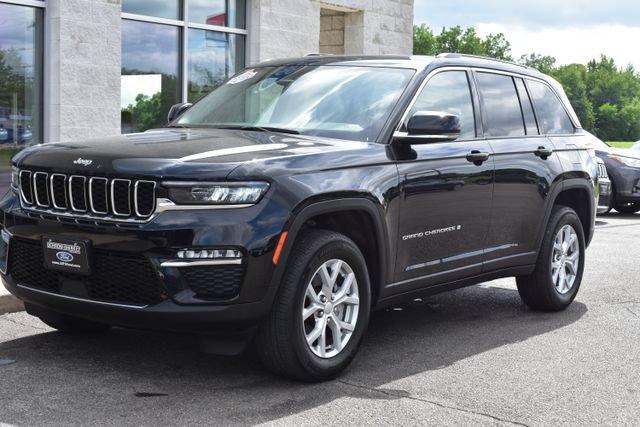 Used 2023 Jeep Grand Cherokee Limited AWD/4WD image 16