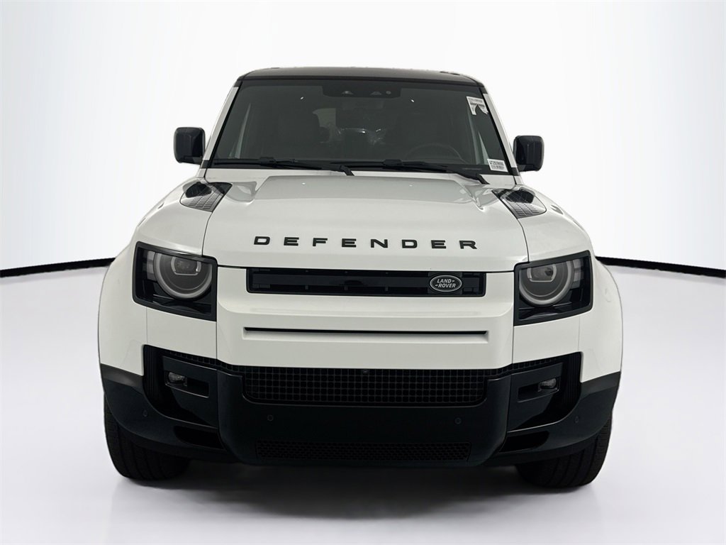 New 2026 Land Rover Defender 130 X-Dynamic SE image 2