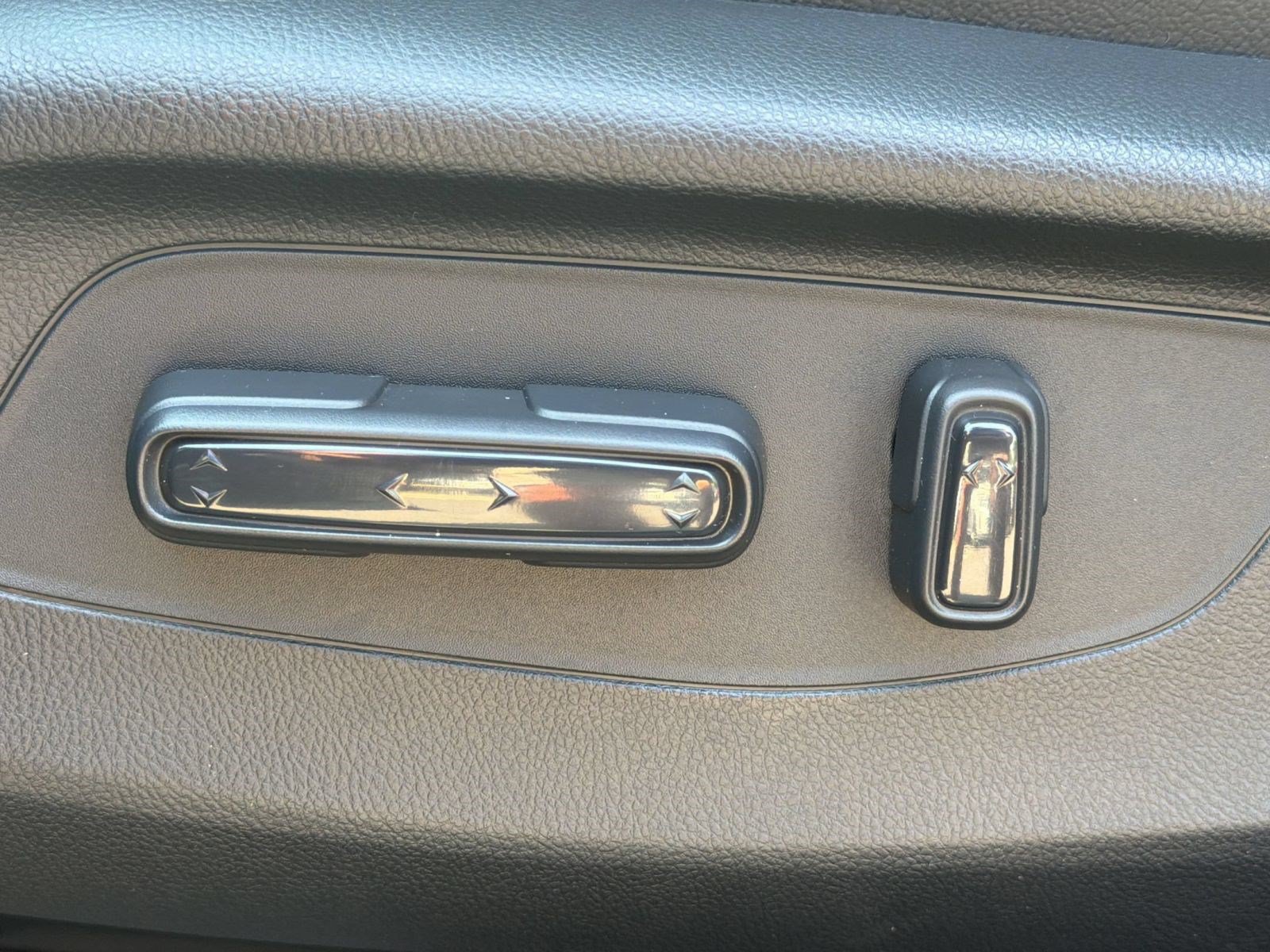 Used 2025 Honda HR-V EX-L image 13
