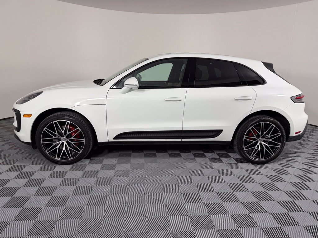 Certified 2024 Porsche Macan S AWD/4WD image 2