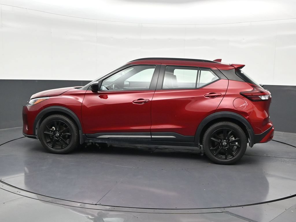 Used 2023 Nissan Kicks SR w/ SR Premium Package FWD image 2
