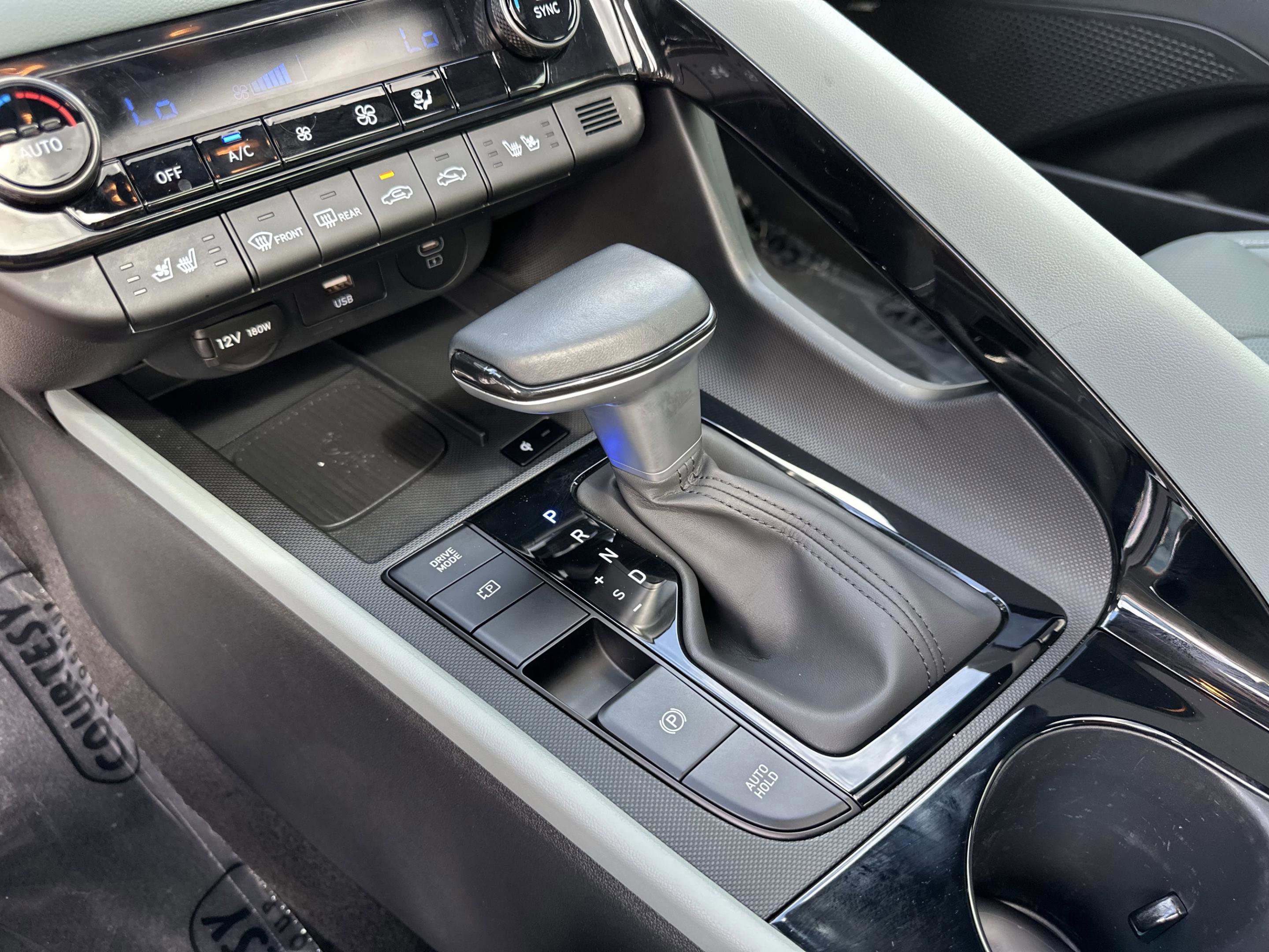 Used 2025 Hyundai Elantra Limited image 30