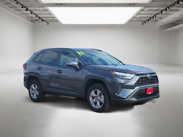 Used 2025 Toyota RAV4 XLE AWD/4WD image 7