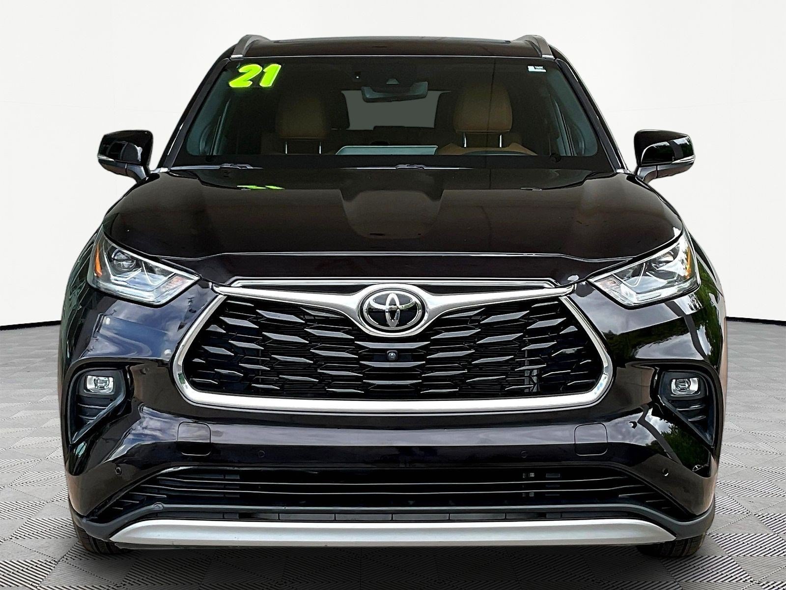 Used 2021 Toyota Highlander Platinum FWD image 2