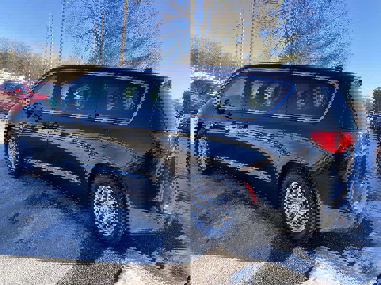 Certified 2022 Chrysler Voyager LX image 7