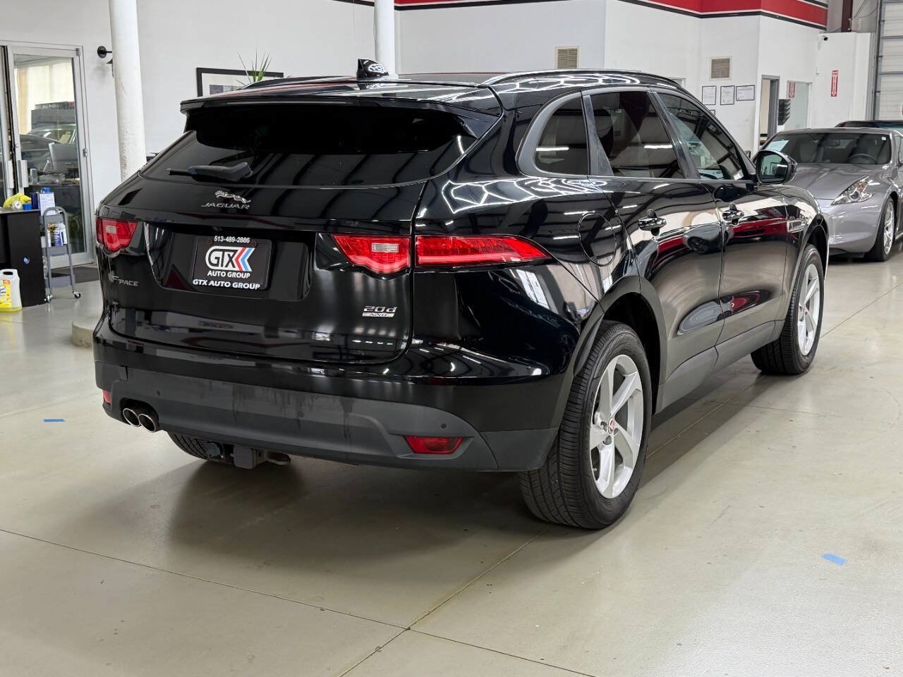 Used 2017 Jaguar F-PACE Premium AWD/4WD image 2
