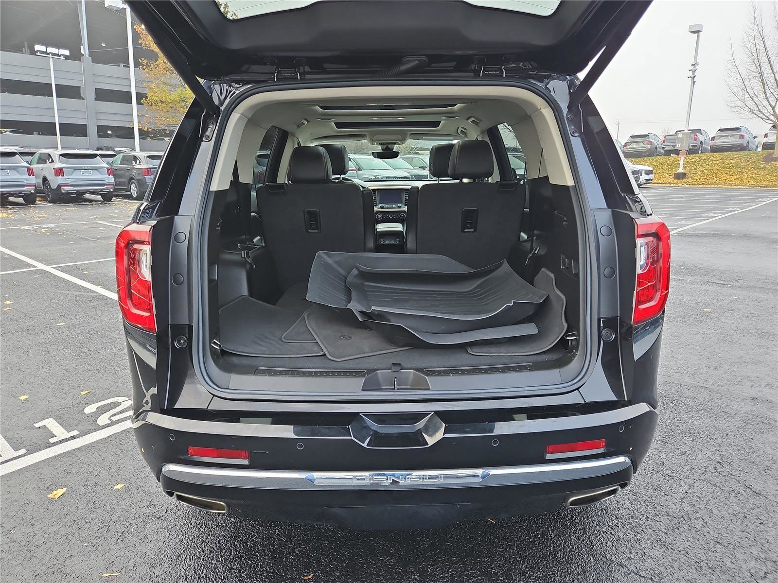 Used 2023 GMC Acadia Denali w/ Denali Ultimate Package image 5