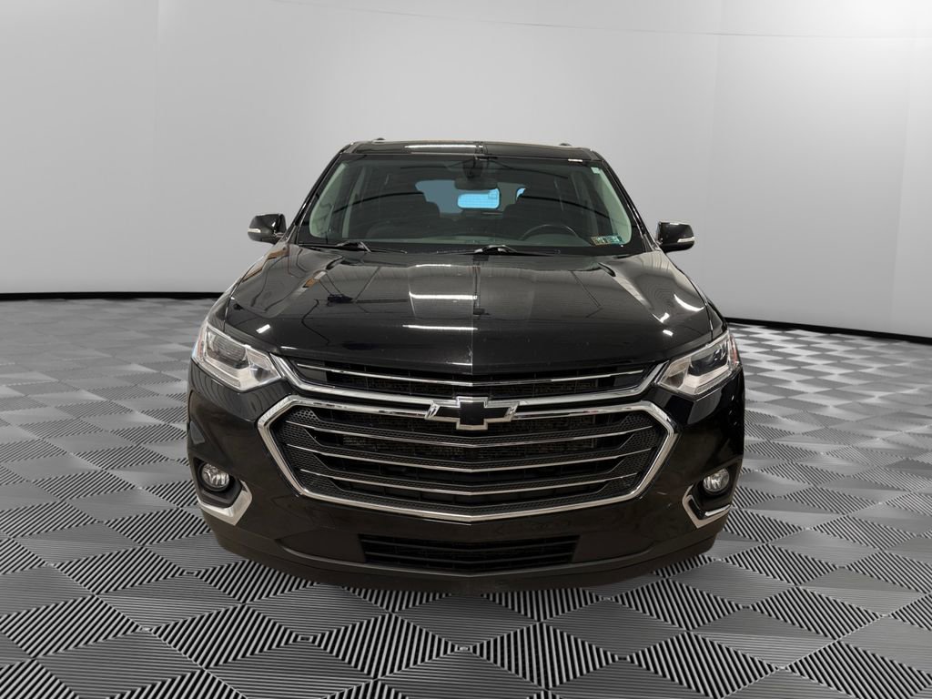 Used 2021 Chevrolet Traverse LT image 2