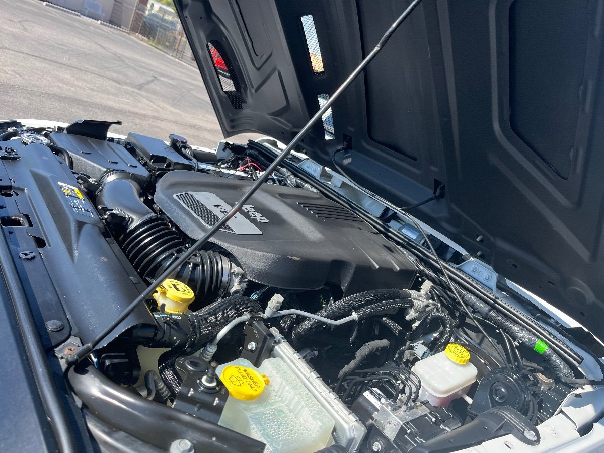 Used 2018 Jeep Wrangler Unlimited Rubicon w/ Connectivity Group AWD/4WD image 38