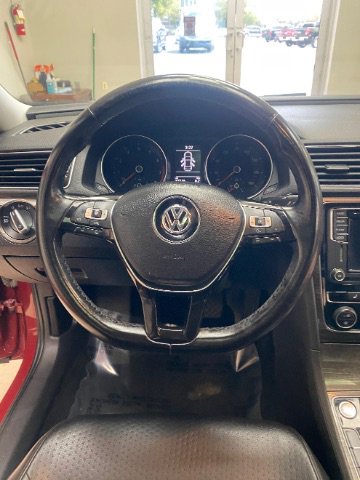 Used 2018 Volkswagen Passat 2.0T SE image 19