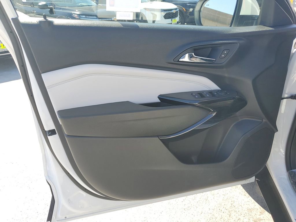 New 2026 Chevrolet Trax LT w/ Sunroof Package image 20