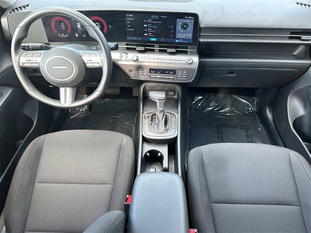 Used 2025 Hyundai Kona SEL image 3