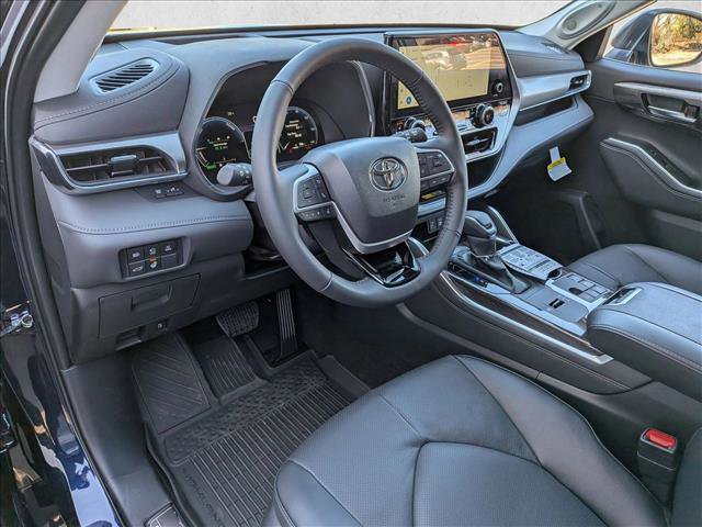 New 2026 Toyota Highlander Platinum image 3