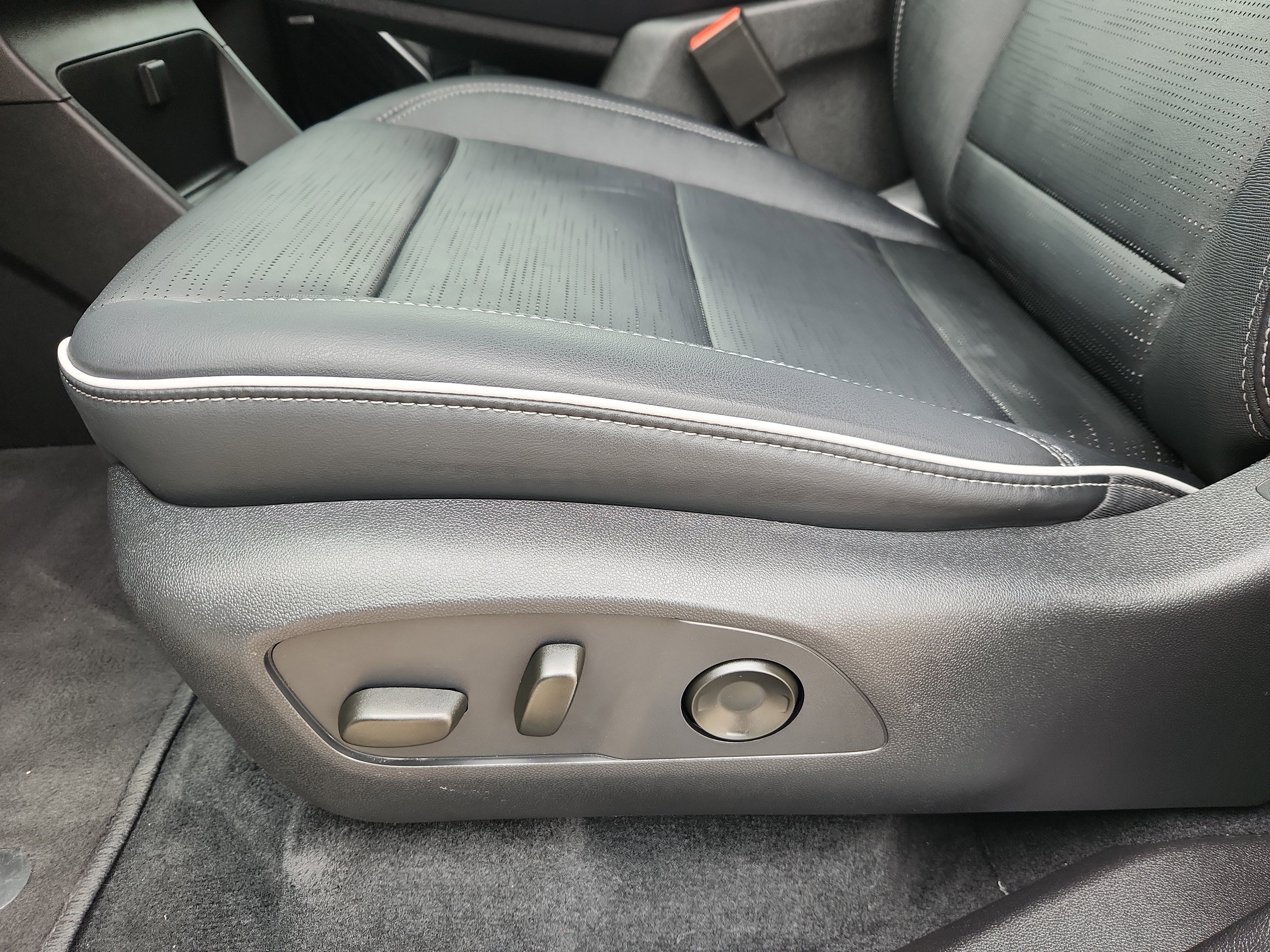 Used 2025 Buick Enclave Sport Touring image 8