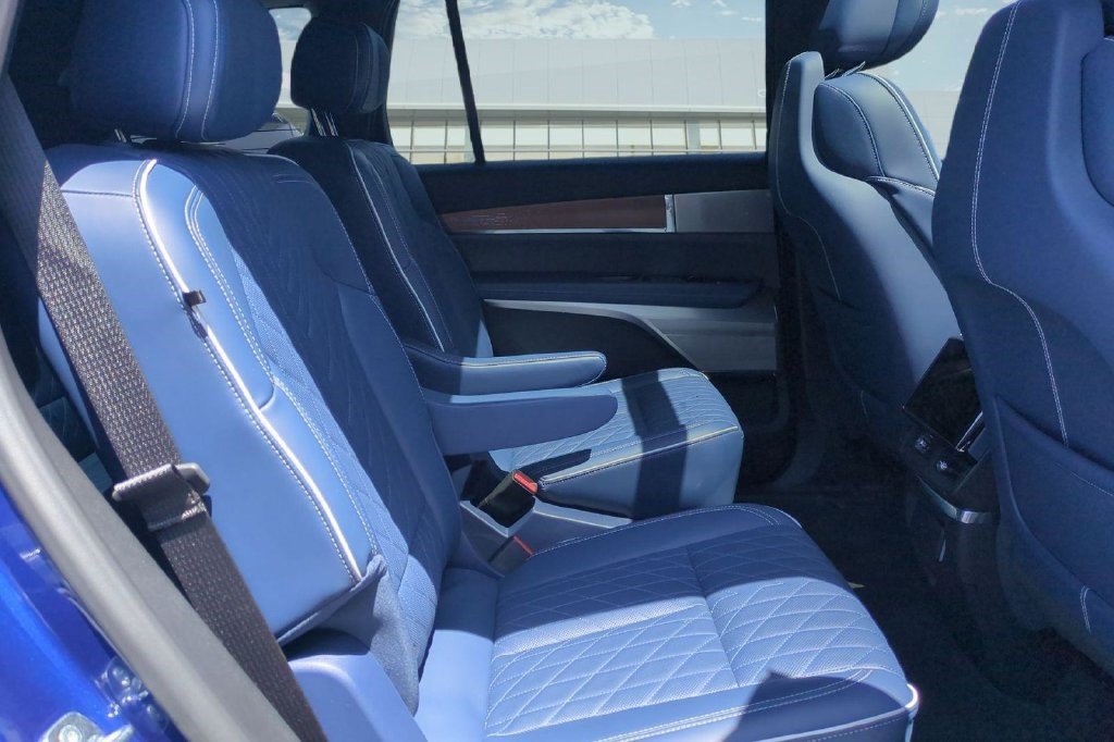 Certified 2026 Cadillac Vistiq Premium Luxury AWD/4WD image 17