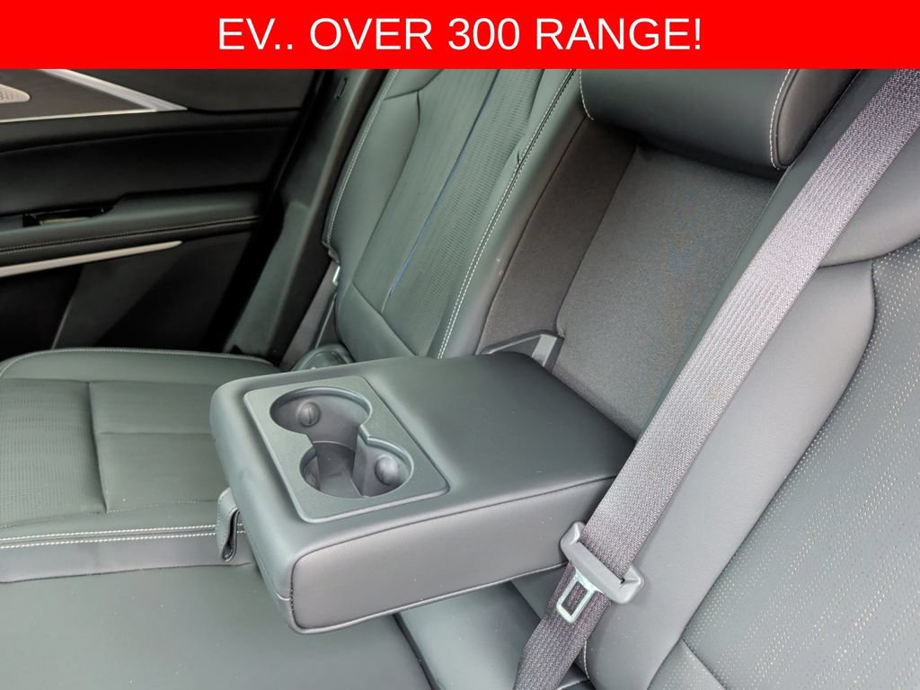 Used 2024 Cadillac Lyriq Luxury AWD/4WD image 33