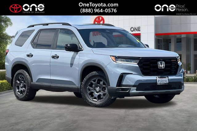 Used 2025 Honda Pilot TrailSport image 1