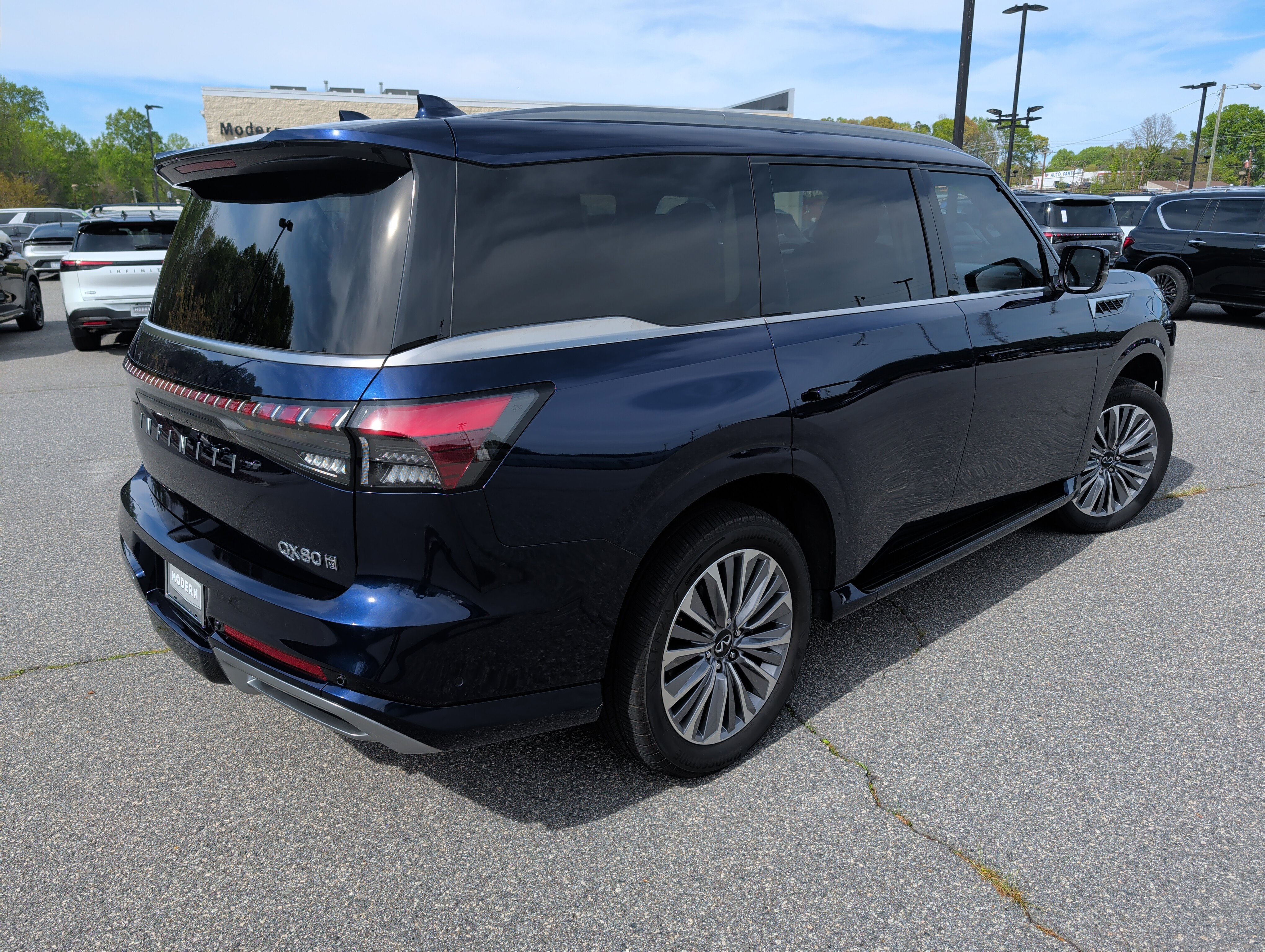 Used 2025 INFINITI QX80 Luxe image 4