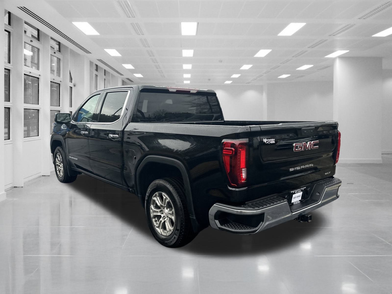 Certified 2025 GMC Sierra 1500 SLT image 7