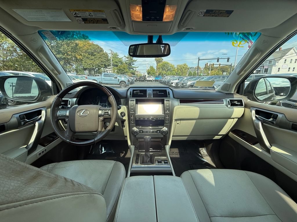 Used 2018 Lexus GX 460 Premium w/ Premium Package AWD/4WD image 16
