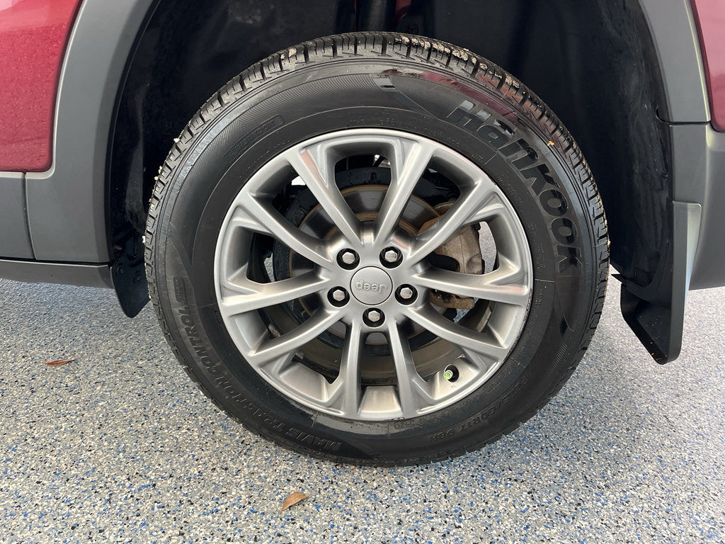 Used 2022 Jeep Cherokee Latitude Lux FWD image 34