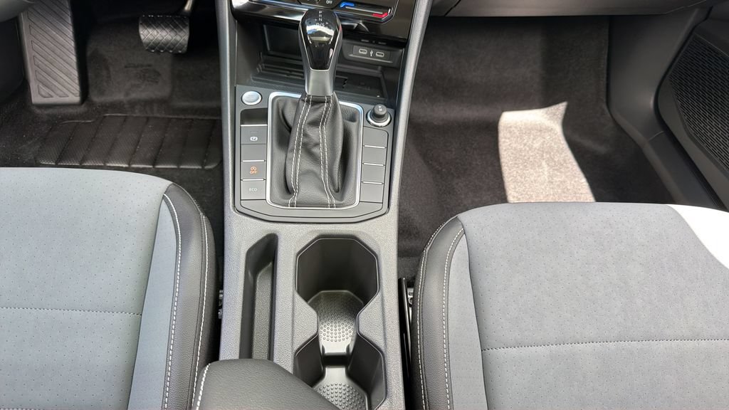 New 2027 Volkswagen Jetta SE FWD image 19