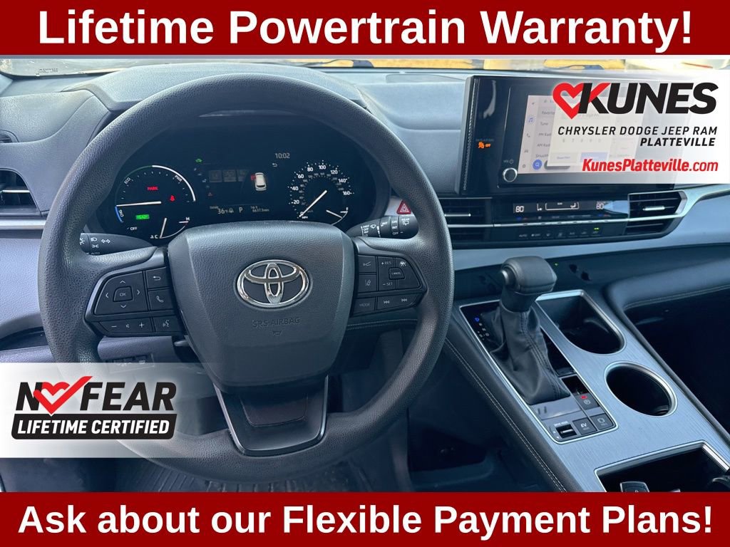 Used 2025 Toyota Sienna LE image 14