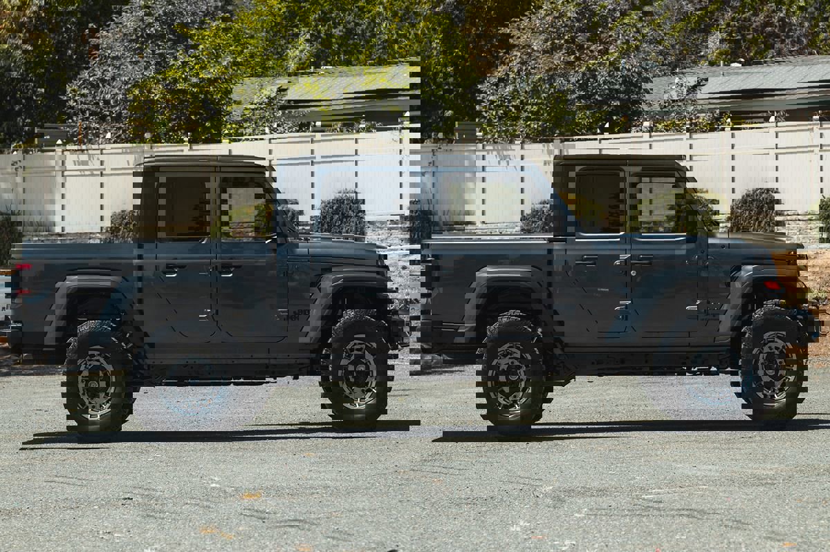 Used 2024 Jeep Gladiator Sport image 15