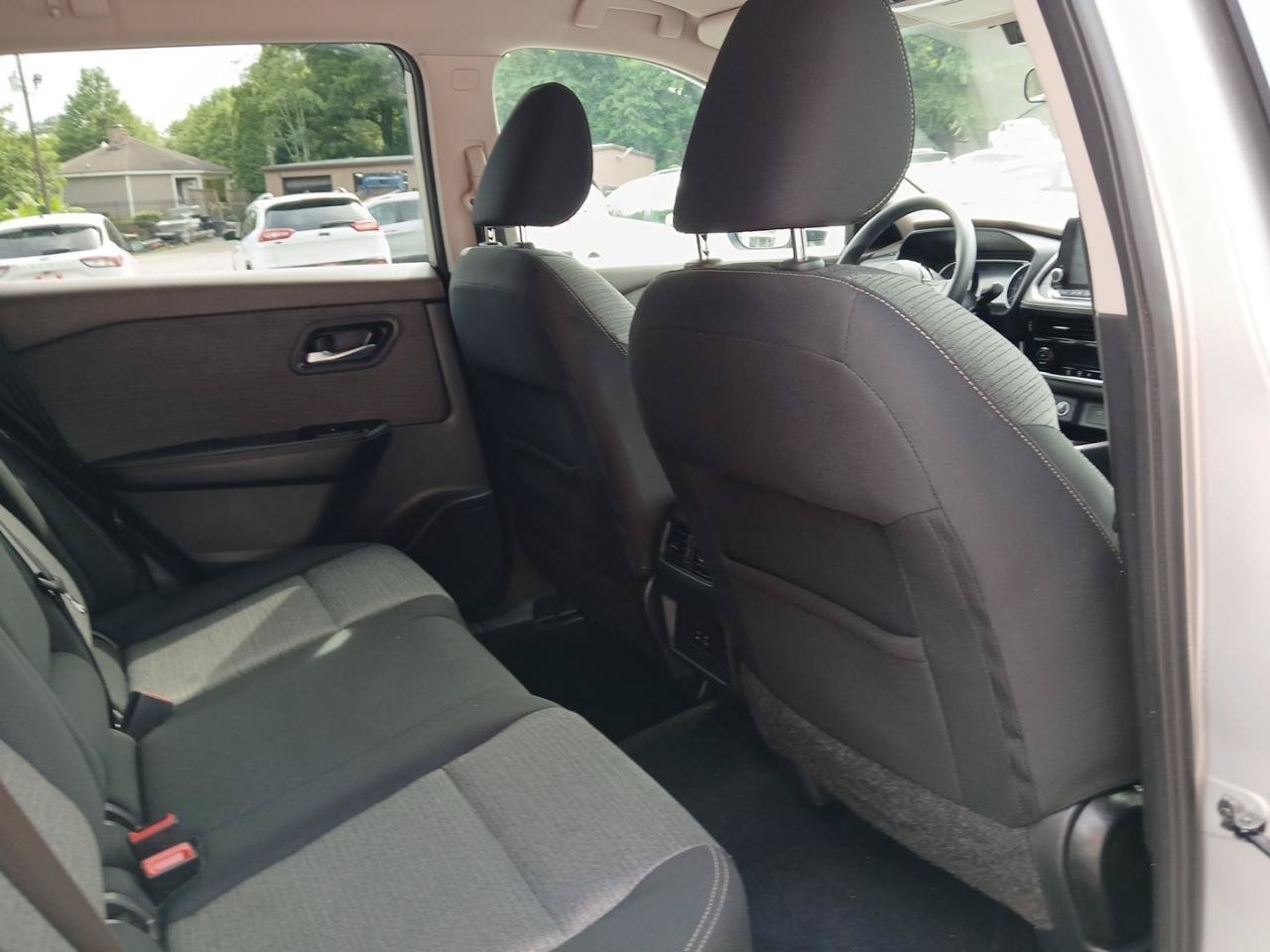 Used 2022 Nissan Rogue SV FWD image 14