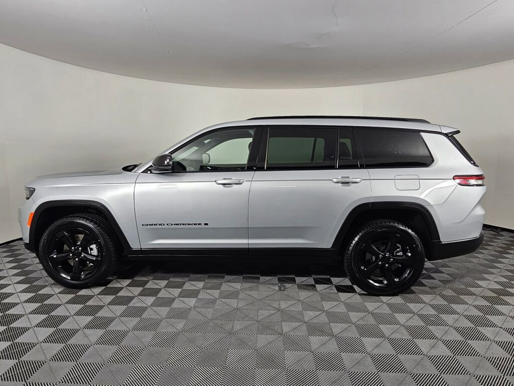 Used 2023 Jeep Grand Cherokee L Laredo AWD/4WD image 6