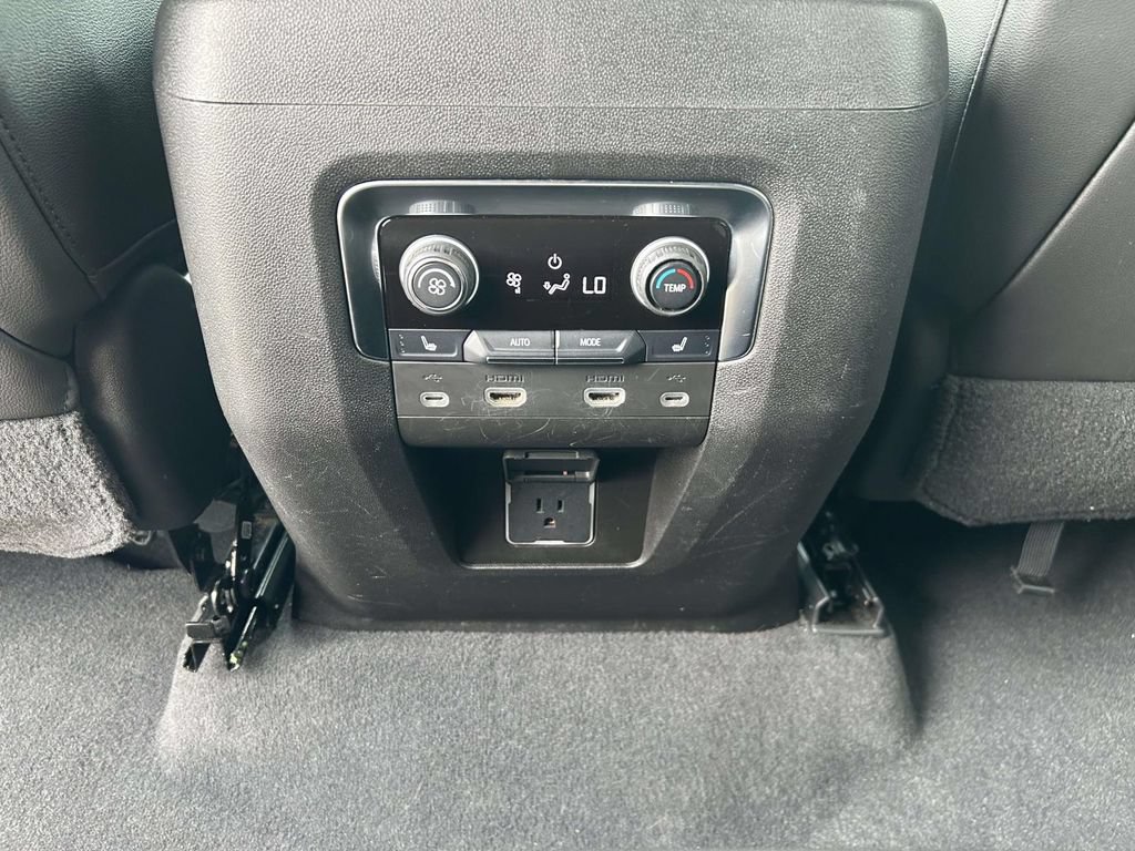 Used 2021 Chevrolet Suburban RST w/ Luxury Package RWD image 15
