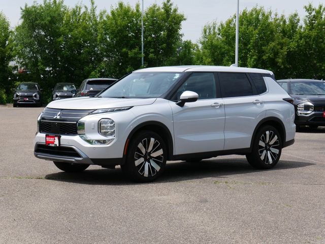Used 2025 Mitsubishi Outlander SE AWD/4WD image 2